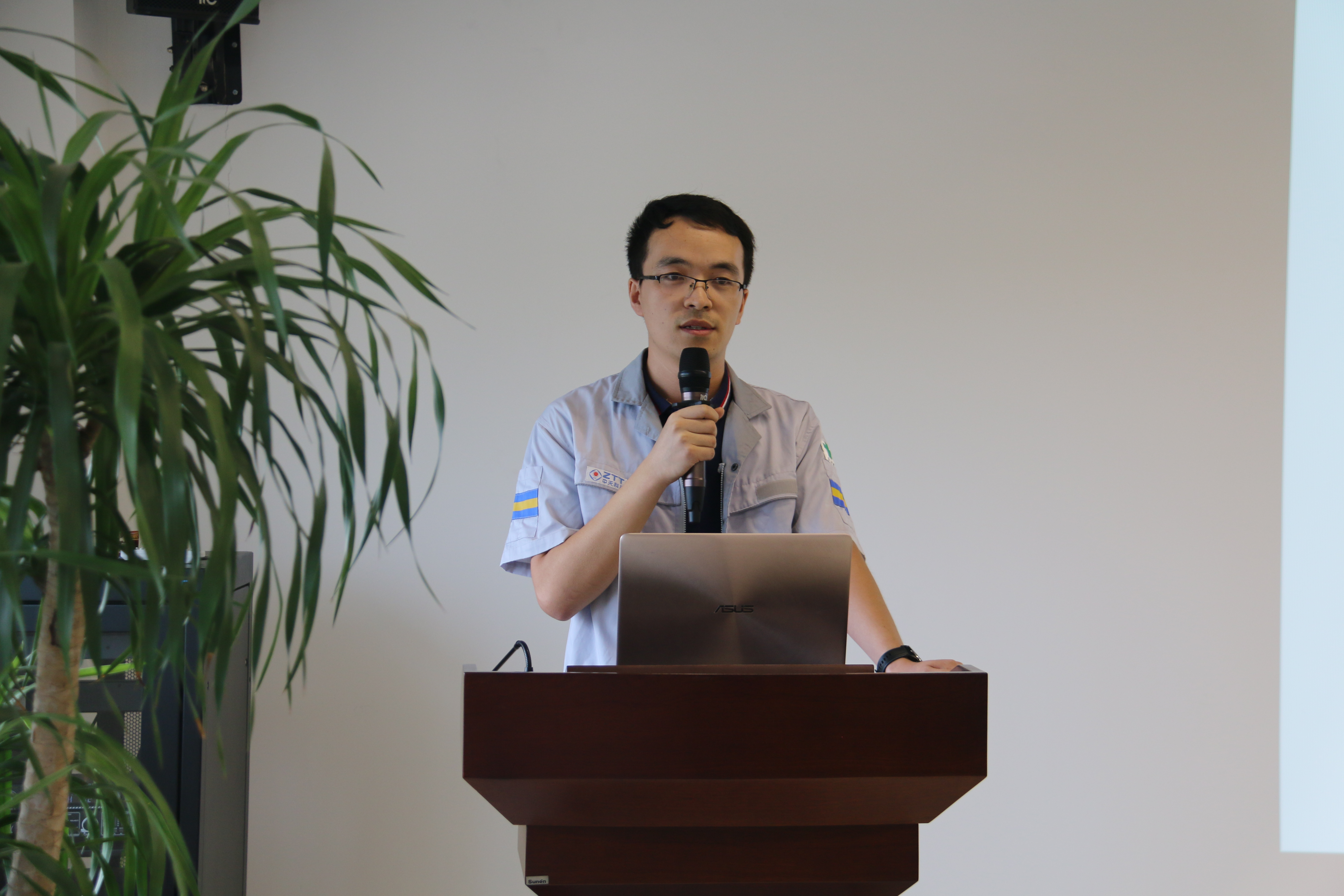 ���Ź��ʹ���-�����ɼ��Ƿ�,����Ʒ�Ƶ�ʵ��